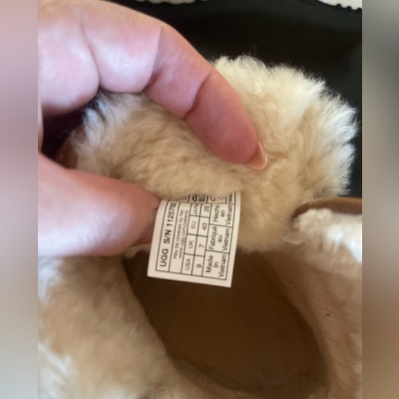 Ugg boots in chestnut! Warm and cozy, been worn twice. - Picture 2 of 7